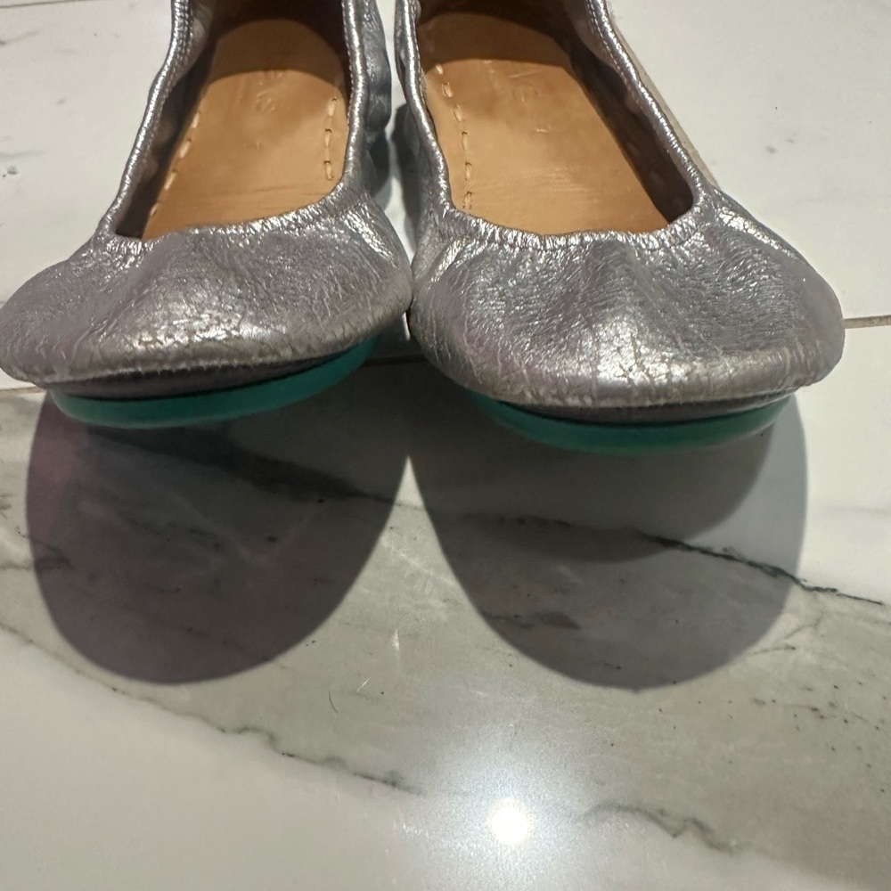 Silver Screen size 7 Tieks - Picture 2 of 4